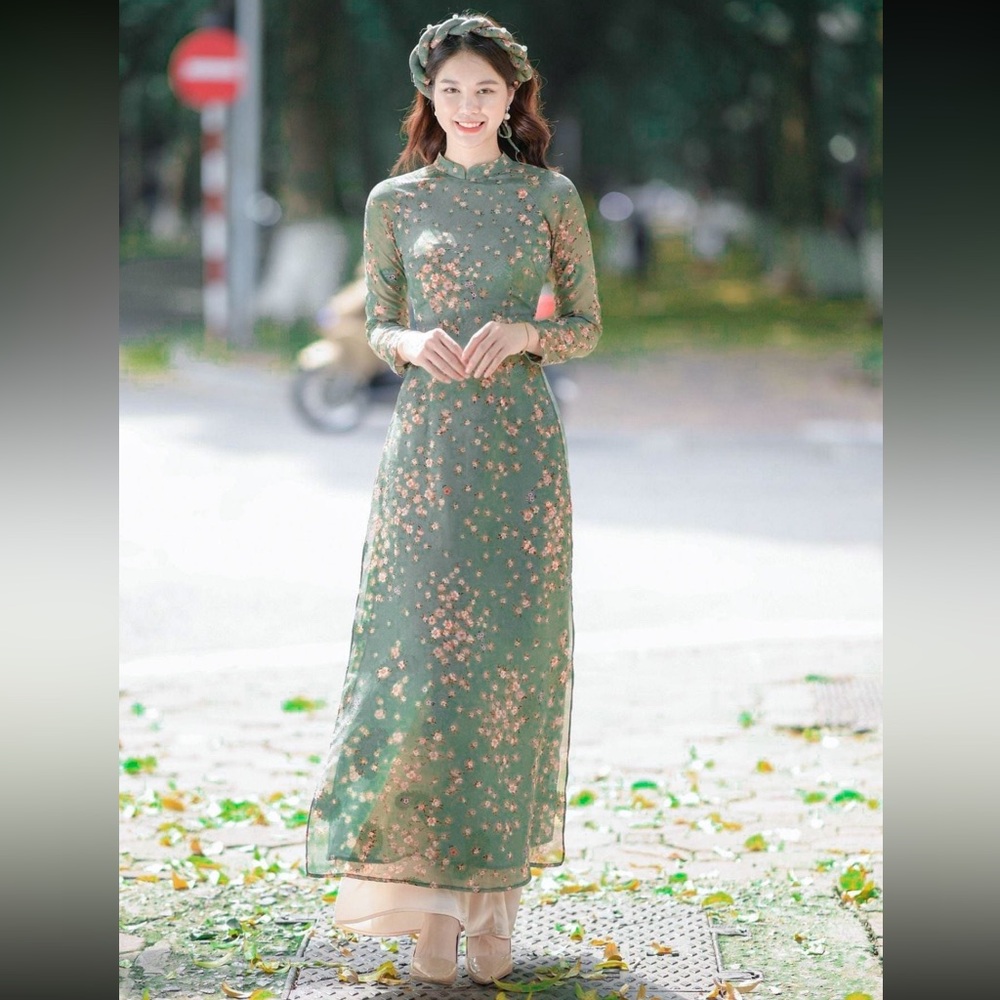 Green bridesmaid Ao Dai with halo